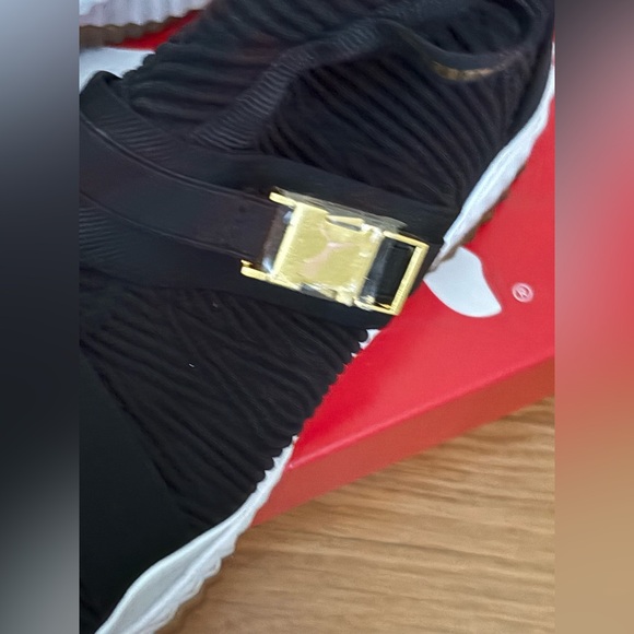 Puma Slip ons - Picture 4 of 5